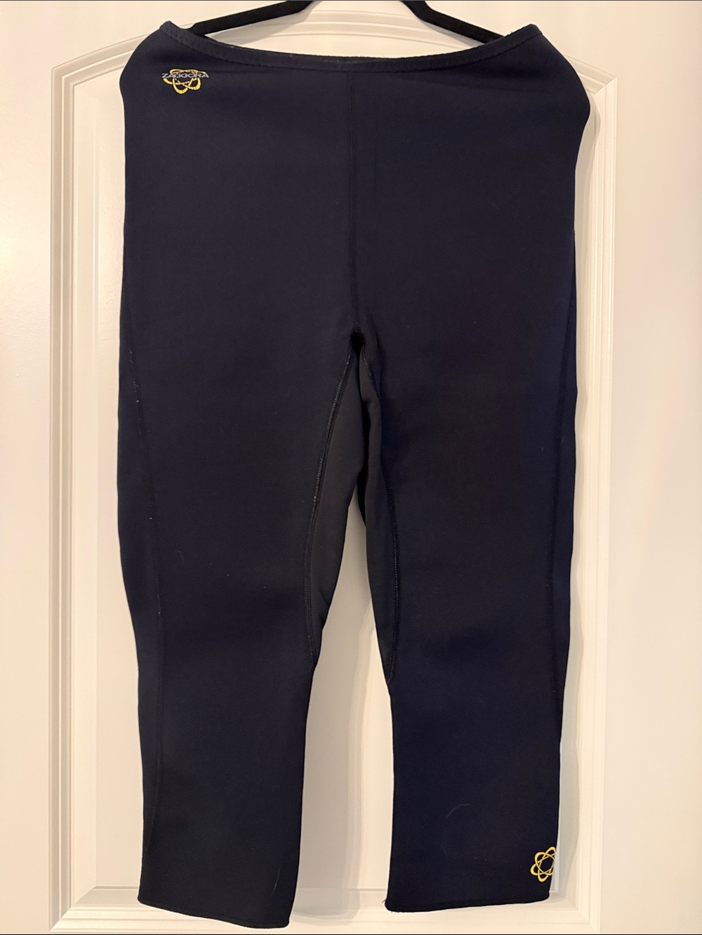 Zaggora-Black Athletic Leggings with Yellow Logo- calorie burning